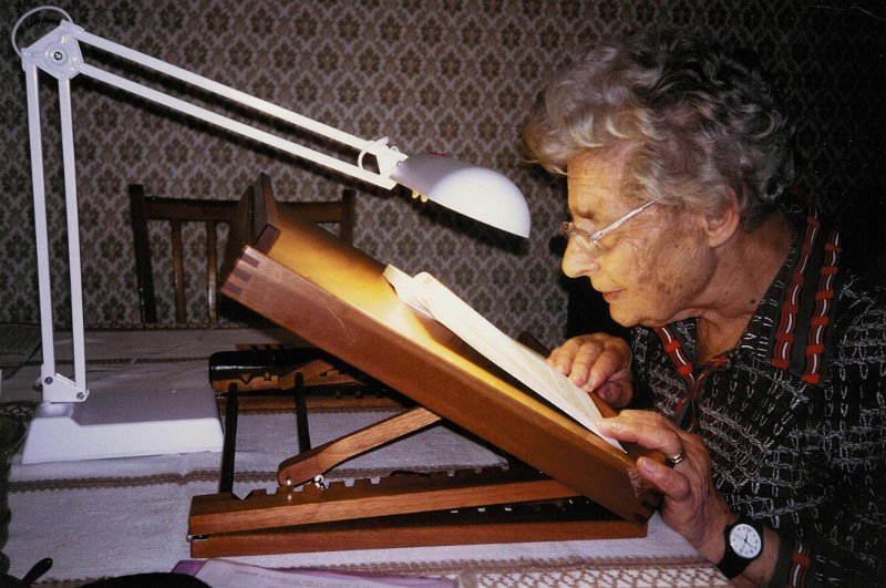 3_lunettes-loupe_lutrin_lampe.jpg
